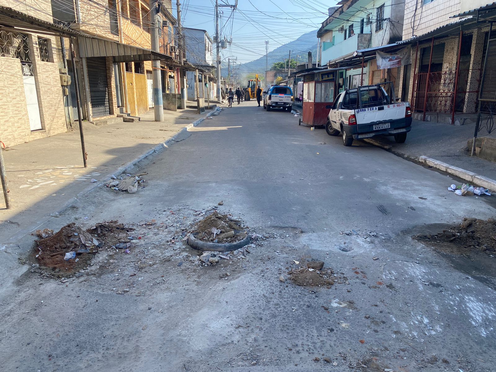 20° BPM retira 25 toneladas de barricadas da Comunidade Chatuba
